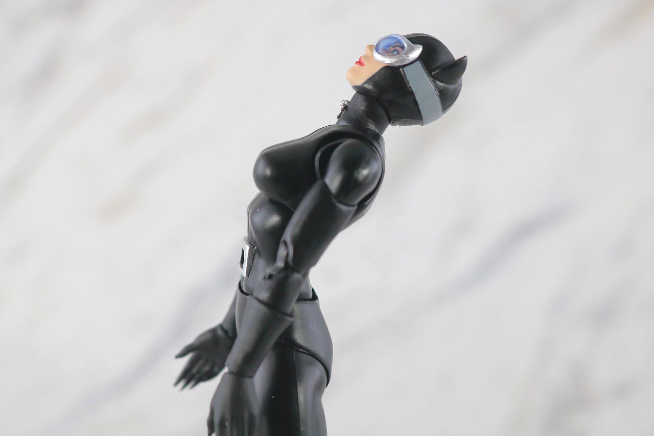 MAFEX　キャットウーマン　バットマン　HUSH　ハッシュ　レビュー　可動