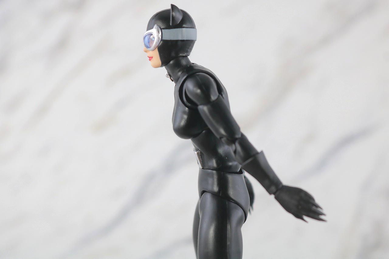 MAFEX　キャットウーマン　バットマン　HUSH　ハッシュ　レビュー　可動