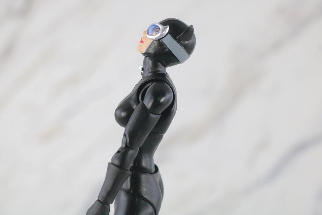 MAFEX　キャットウーマン　バットマン　HUSH　ハッシュ　レビュー　可動