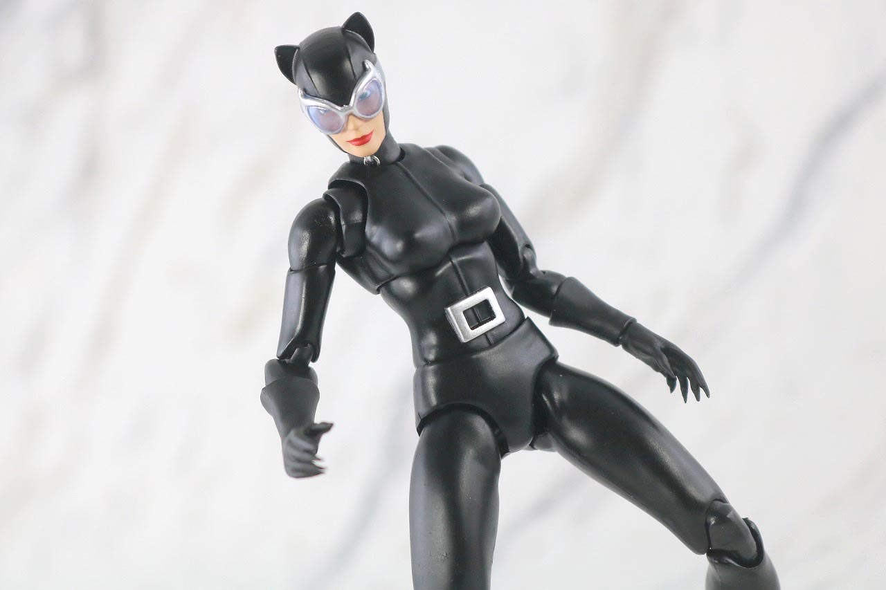 MAFEX　キャットウーマン　バットマン　HUSH　ハッシュ　レビュー　アクション