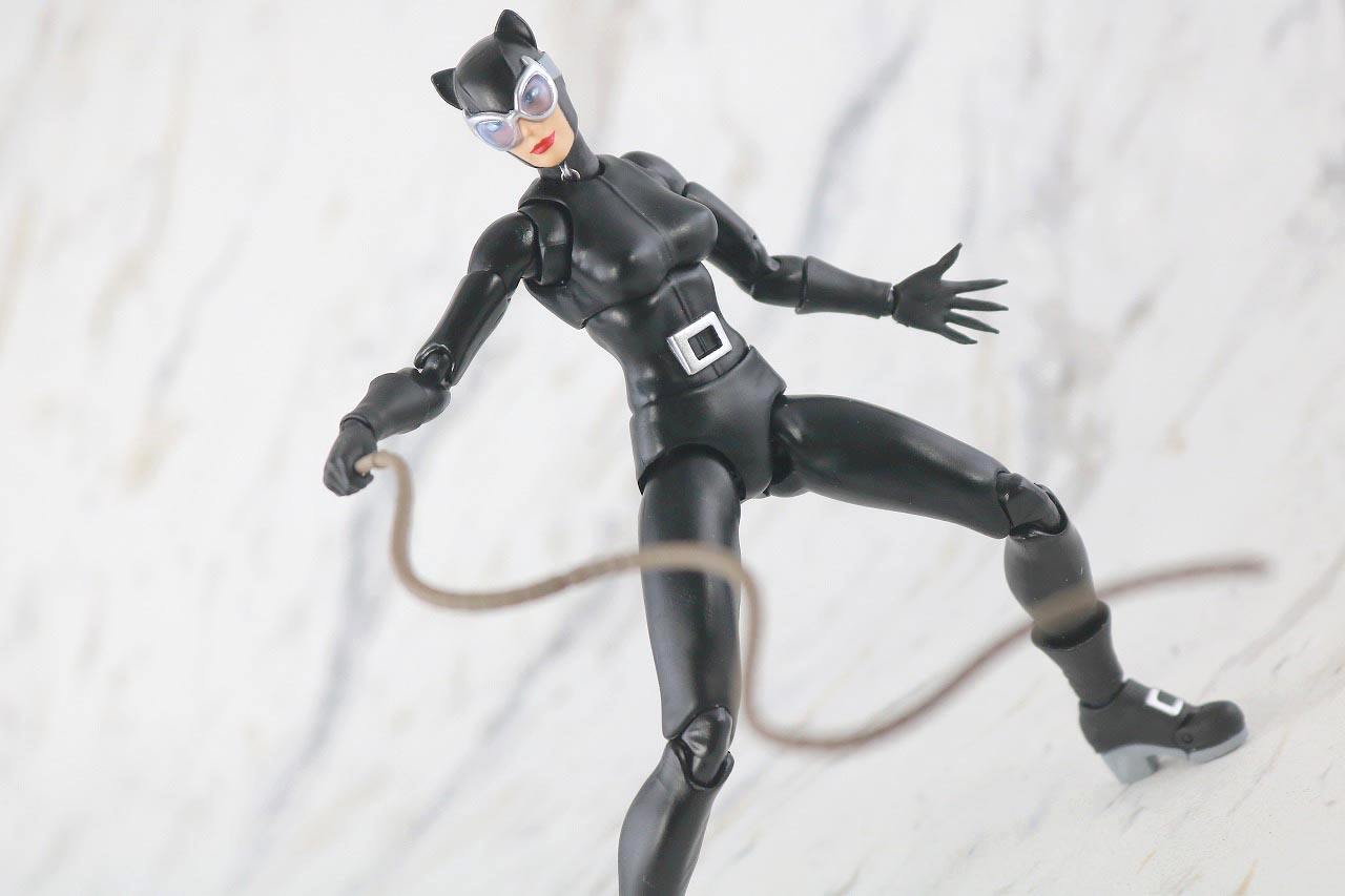 MAFEX　キャットウーマン　バットマン　HUSH　ハッシュ　レビュー　アクション