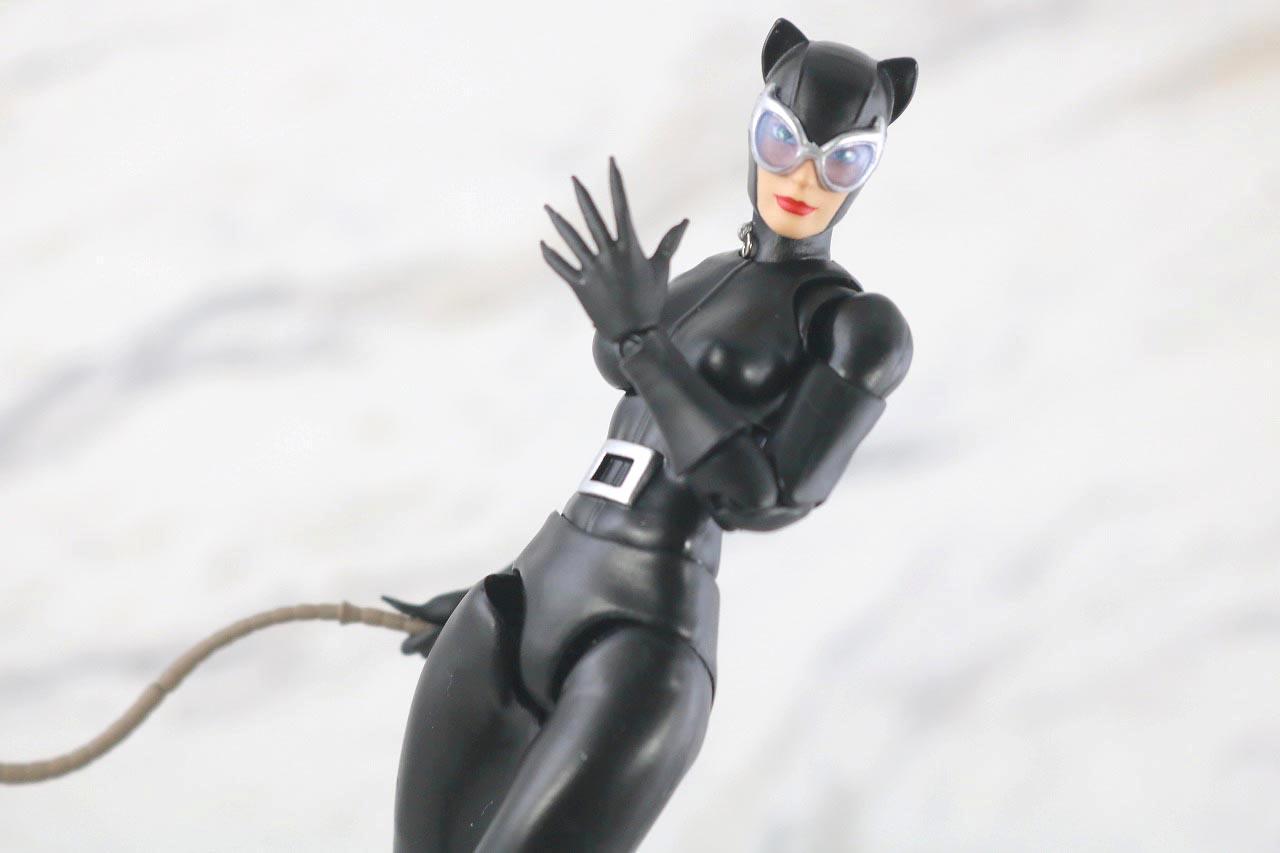 MAFEX　キャットウーマン　バットマン　HUSH　ハッシュ　レビュー　アクション