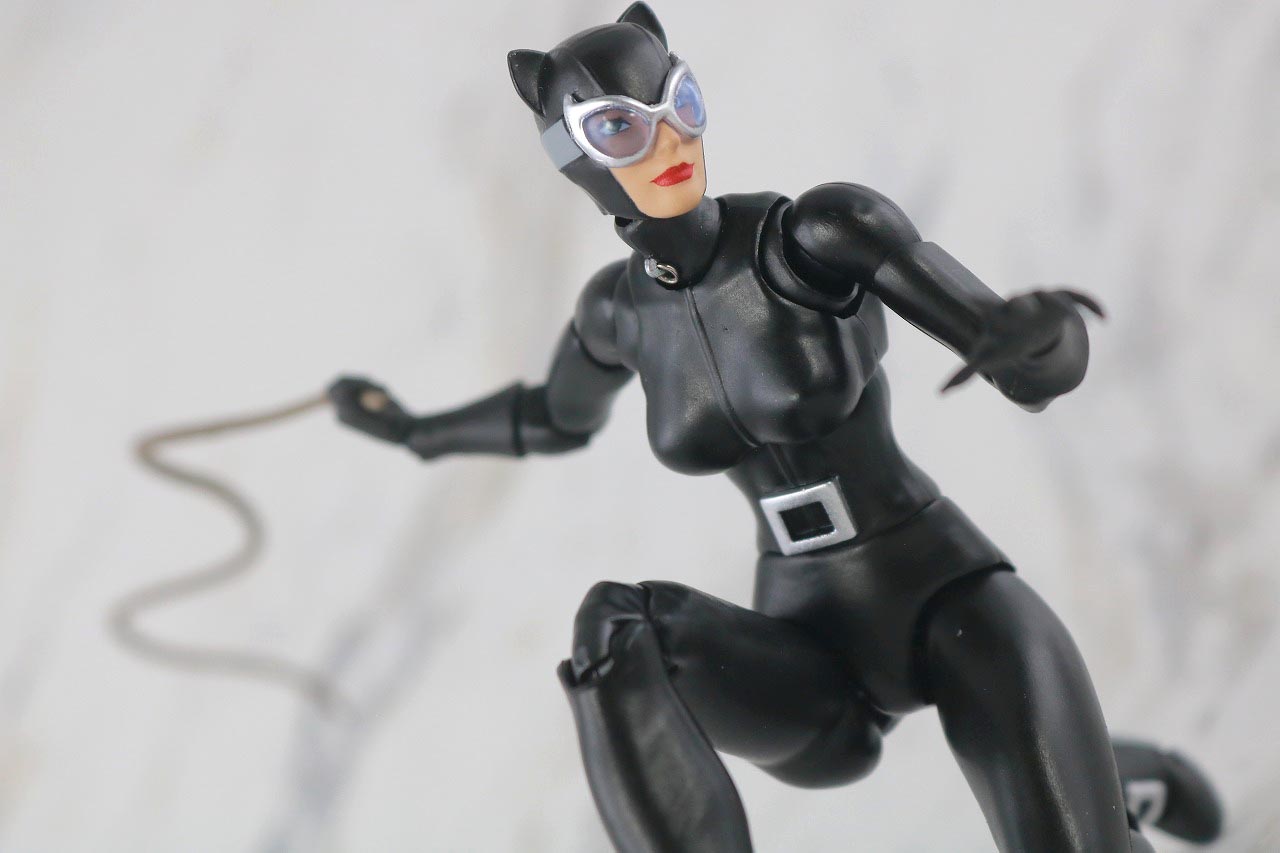 MAFEX　キャットウーマン　バットマン　HUSH　ハッシュ　レビュー　アクション