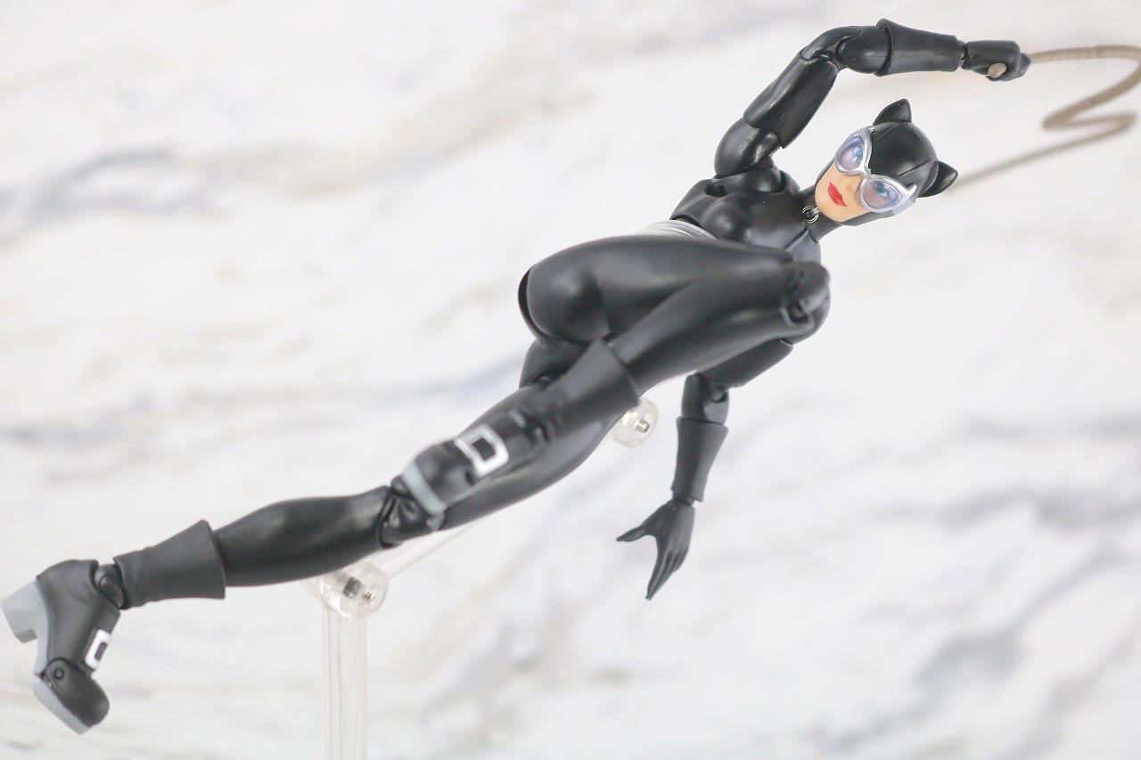 MAFEX　キャットウーマン　バットマン　HUSH　ハッシュ　レビュー　アクション