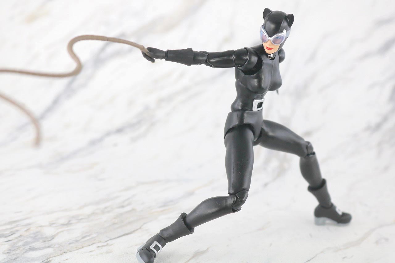 MAFEX　キャットウーマン　バットマン　HUSH　ハッシュ　レビュー　アクション