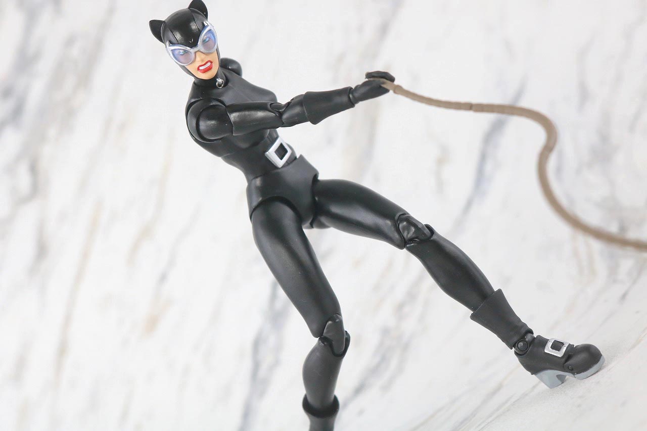 MAFEX　キャットウーマン　バットマン　HUSH　ハッシュ　レビュー　アクション