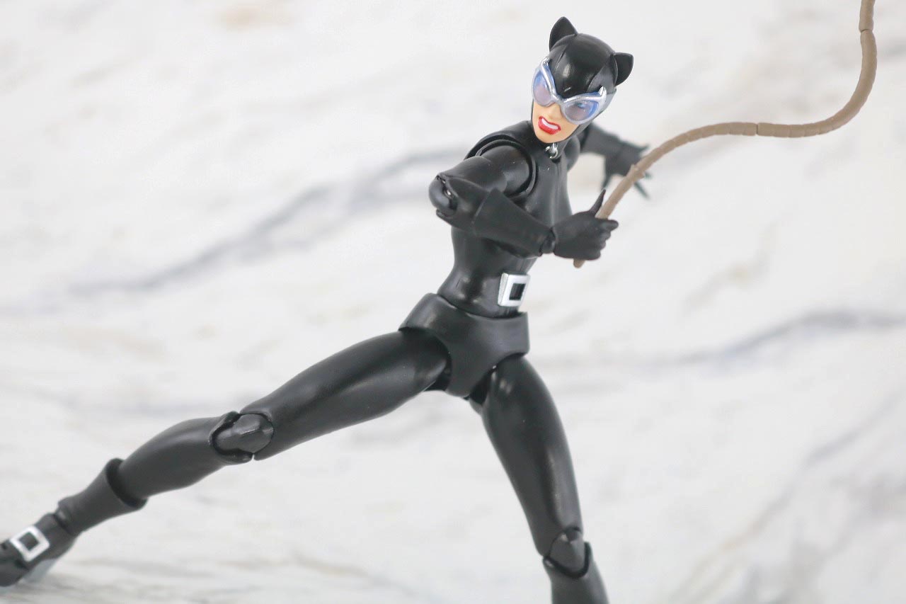 MAFEX　キャットウーマン　バットマン　HUSH　ハッシュ　レビュー　アクション