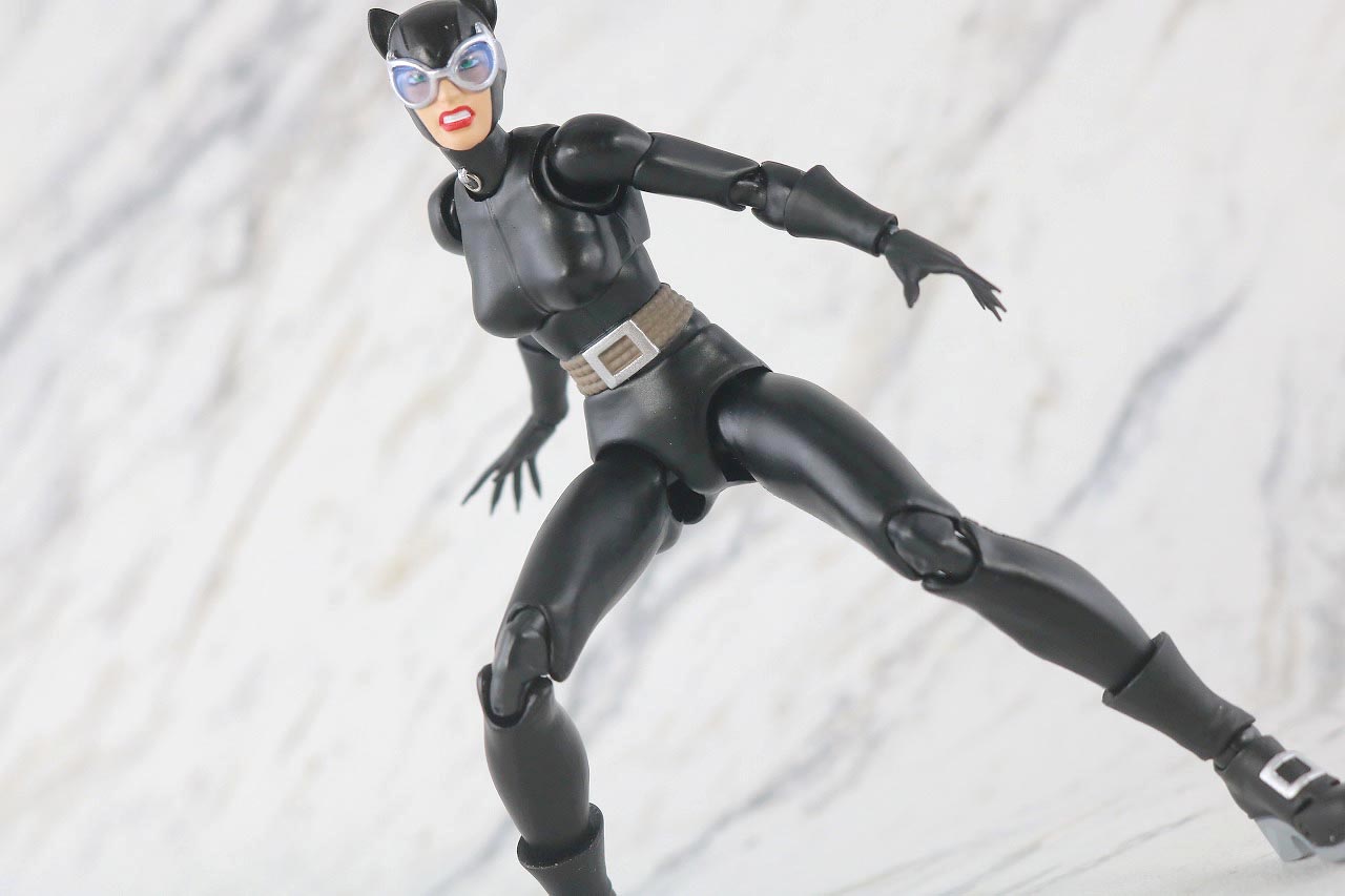 MAFEX　キャットウーマン　バットマン　HUSH　ハッシュ　レビュー　アクション