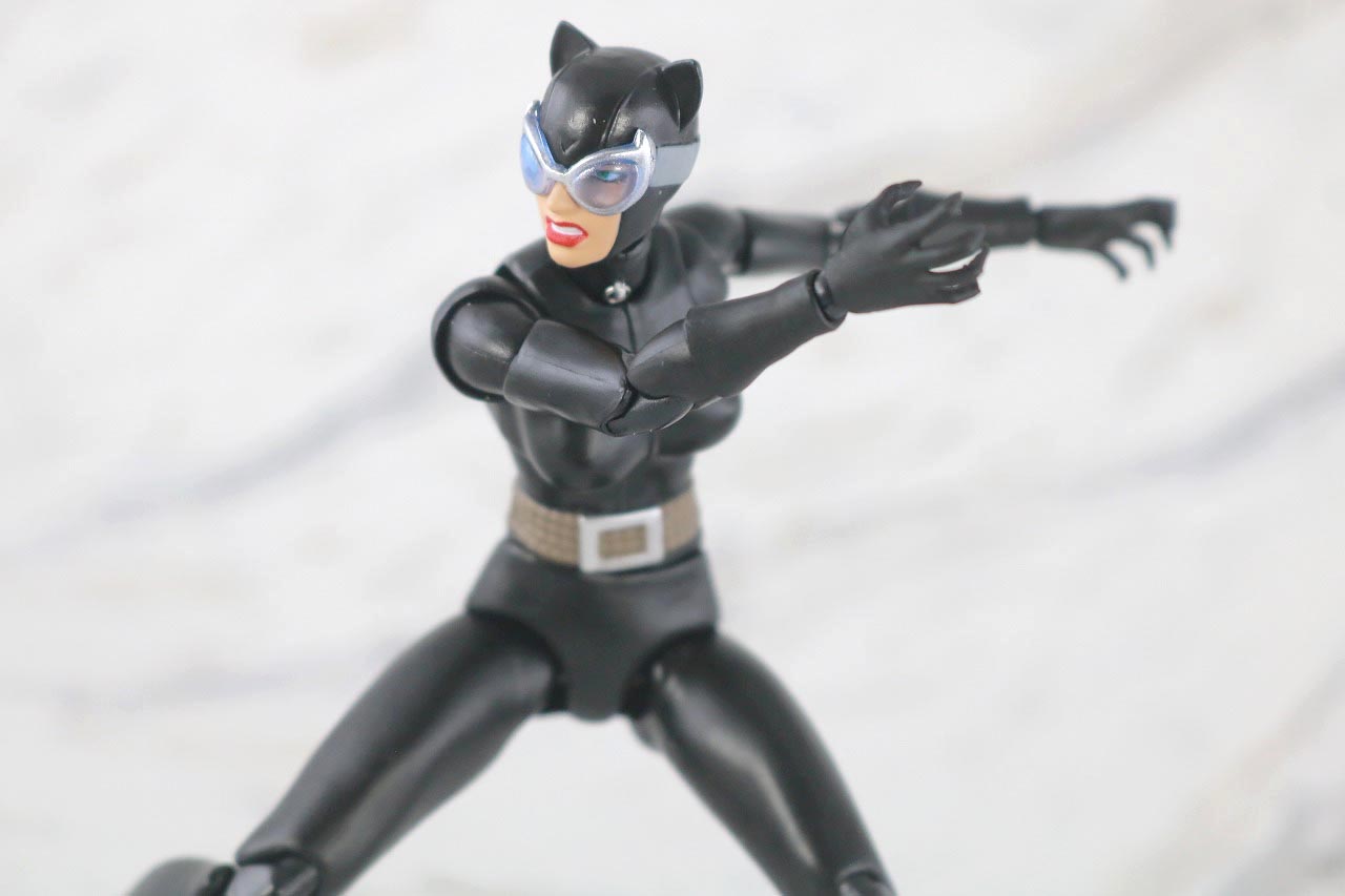 MAFEX　キャットウーマン　バットマン　HUSH　ハッシュ　レビュー　アクション