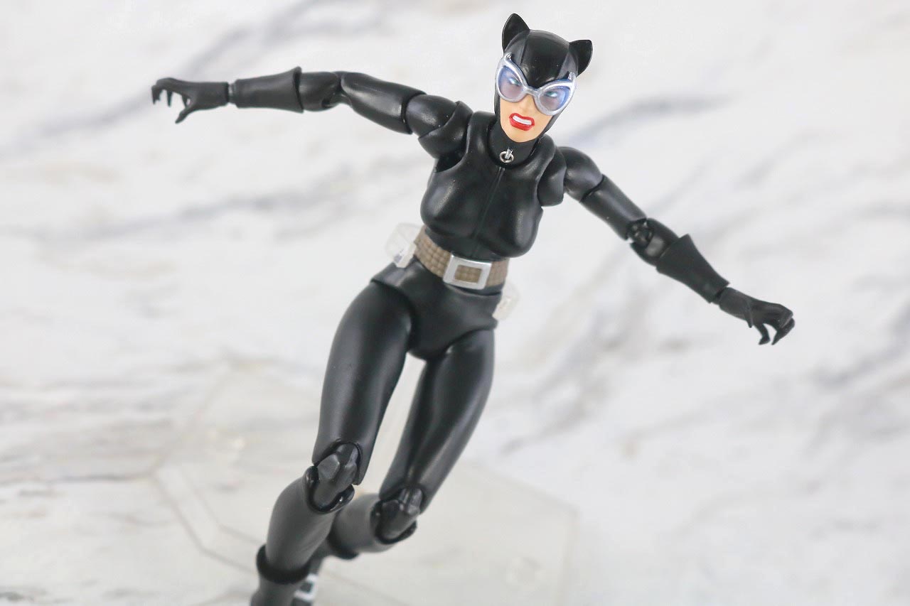 MAFEX　キャットウーマン　バットマン　HUSH　ハッシュ　レビュー　アクション