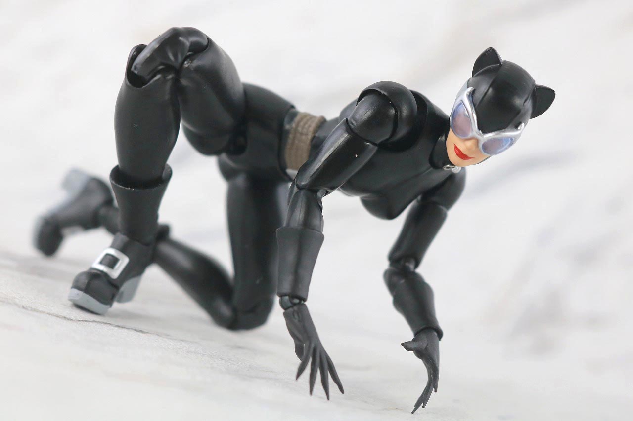 MAFEX　キャットウーマン　バットマン　HUSH　ハッシュ　レビュー　アクション
