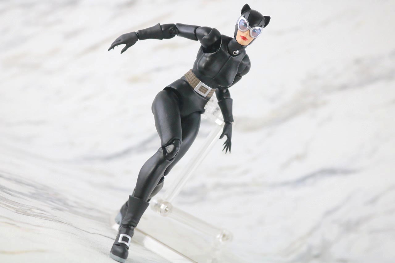 MAFEX　キャットウーマン　バットマン　HUSH　ハッシュ　レビュー　アクション