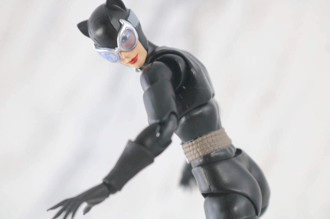 MAFEX　キャットウーマン　バットマン　HUSH　ハッシュ　レビュー　アクション