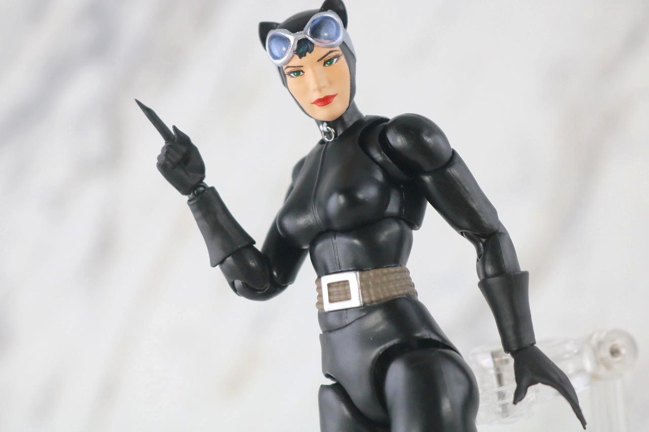 MAFEX　キャットウーマン　バットマン　HUSH　ハッシュ　レビュー　アクション