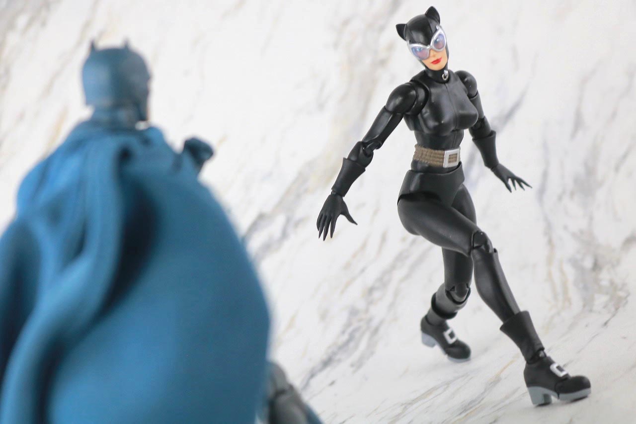MAFEX　キャットウーマン　バットマン　HUSH　ハッシュ　レビュー　アクション
