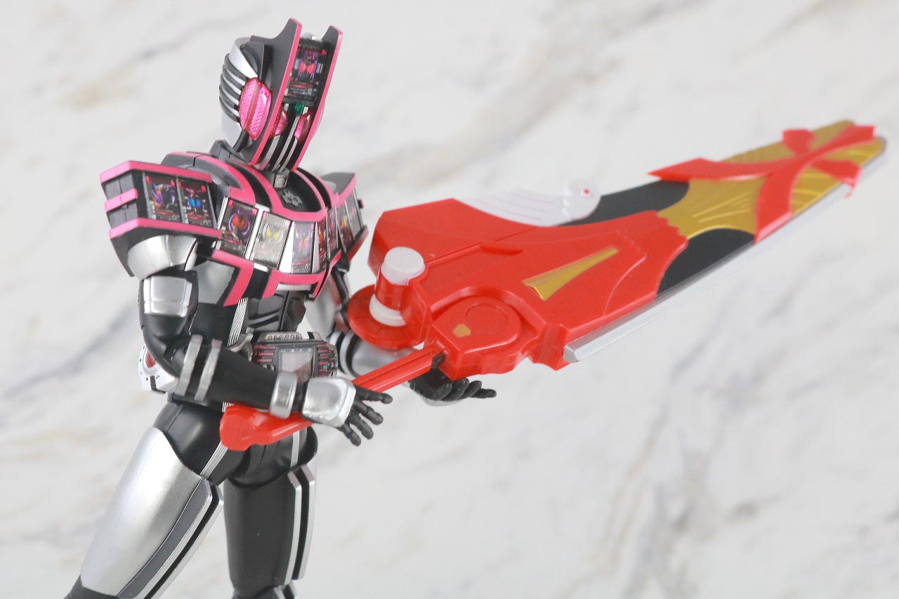 S.H.フィギュアーツ　仮面ライダーディケイド　コンプリートフォーム　真骨彫製法　レビュー　アクション　烈火大斬刀