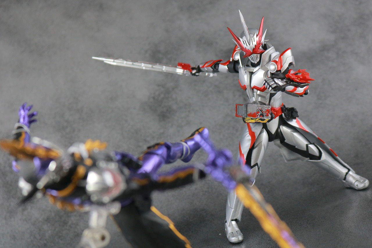 S.H.フィギュアーツ　仮面ライダーセイバー　ドラゴニックナイト　レビュー　アクション　仮面ライダーカリバー ジャアクドラゴン