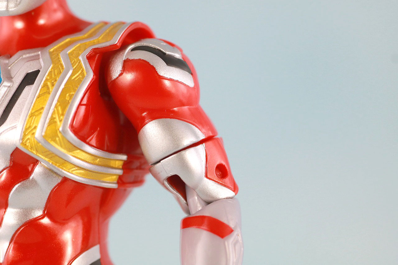 ウルトラアクションフィギュア　ウルトラマントリガー パワータイプ　レビュー　本体