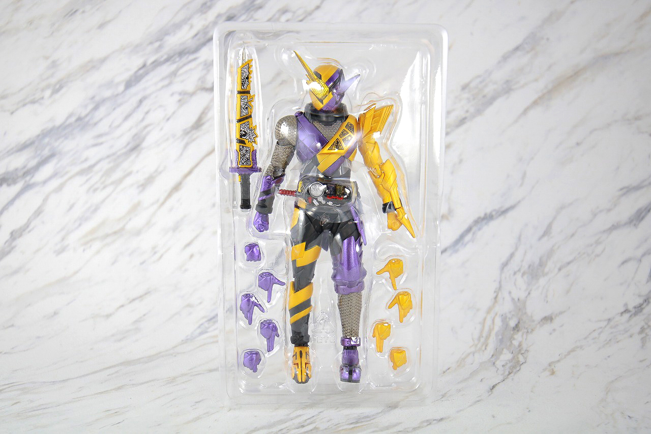 S.H.フィギュアーツ　仮面ライダービルド　ニンニンコミック　レビュー　パッケージ