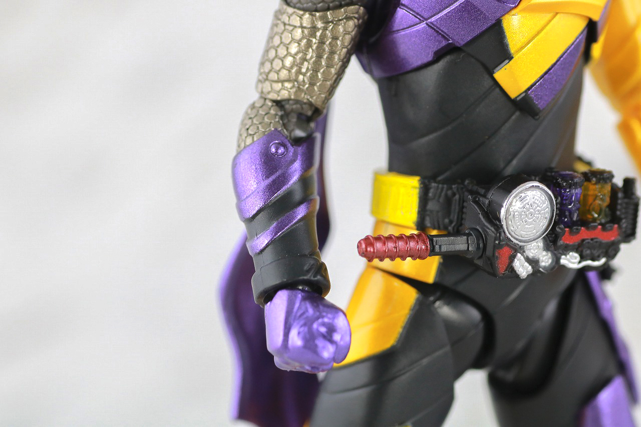 S.H.フィギュアーツ　仮面ライダービルド　ニンニンコミック　レビュー　本体