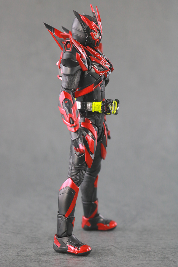 S.H.フィギュアーツ　仮面ライダーゼロワン ヘルライジングホッパー　レビュー　本体