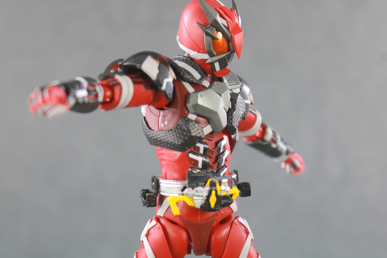 S.H.フィギュアーツ　仮面ライダー雷　レビュー　可動範囲