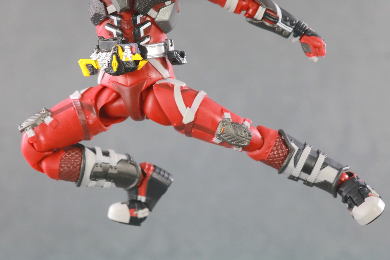 S.H.フィギュアーツ　仮面ライダー雷　レビュー　可動範囲