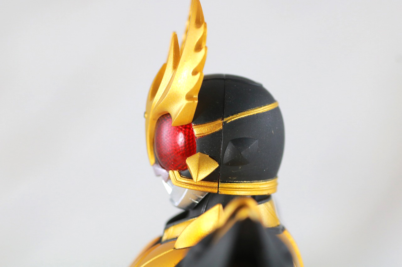 S.H.フィギュアーツ 仮面ライダークウガ ライジングアルティメット 真骨彫製法 レビュー 本体