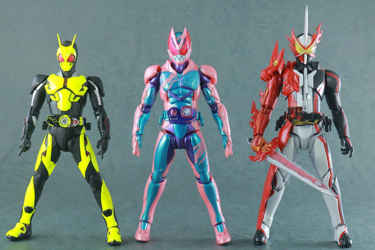S.H.フィギュアーツ　仮面ライダーリバイ　レックスゲノム　レビュー　本体　仮面ライダーゼロワン　ライジングホッパー　仮面ライダーセイバー　ブレイブドラゴン　比較