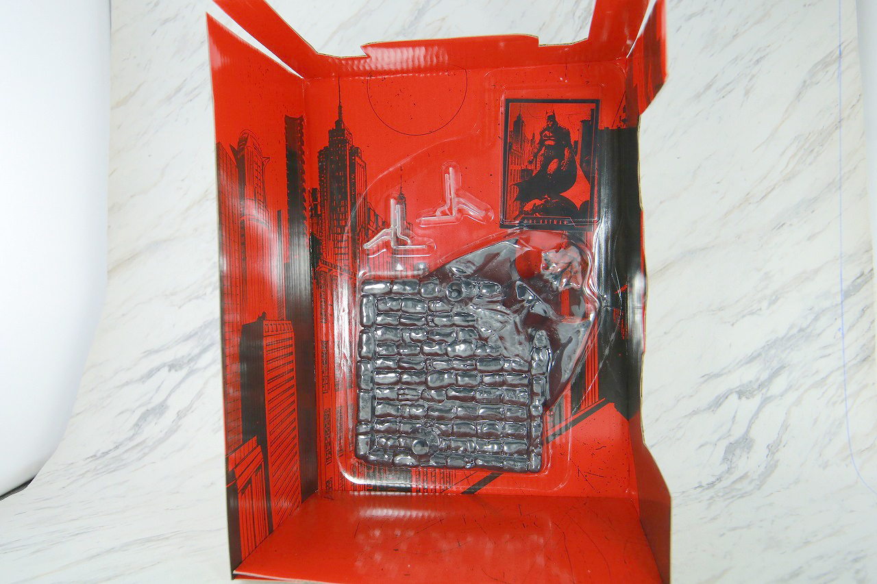 DCマルチバース ポーズド・スタチュー　バットマン（『ザ・バットマン』） コミック版　パッケージ