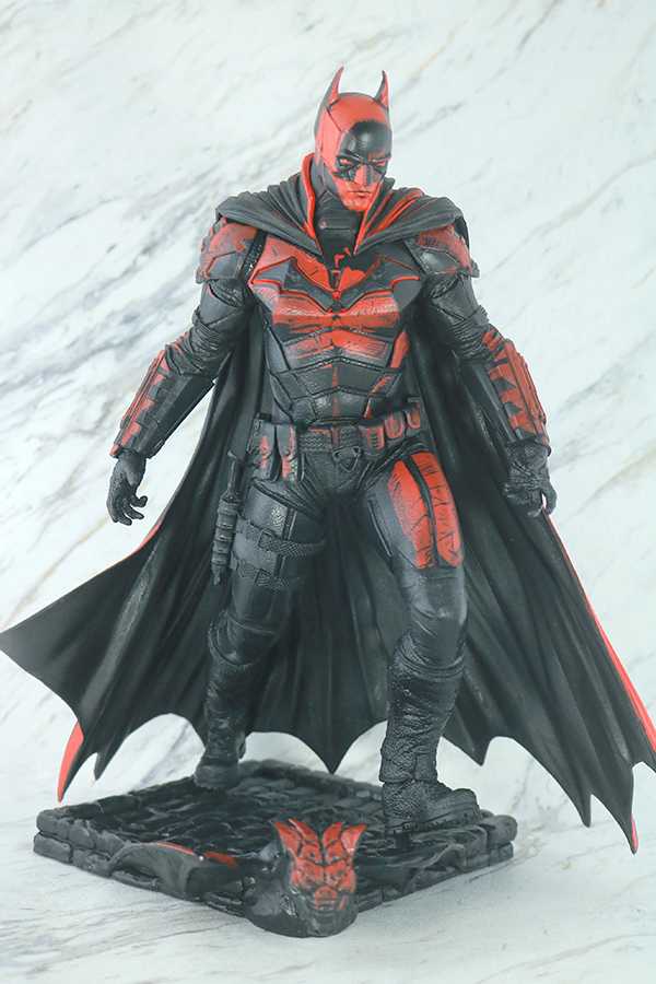 DCマルチバース ポーズド・スタチュー　バットマン（『ザ・バットマン』） コミック版　本体