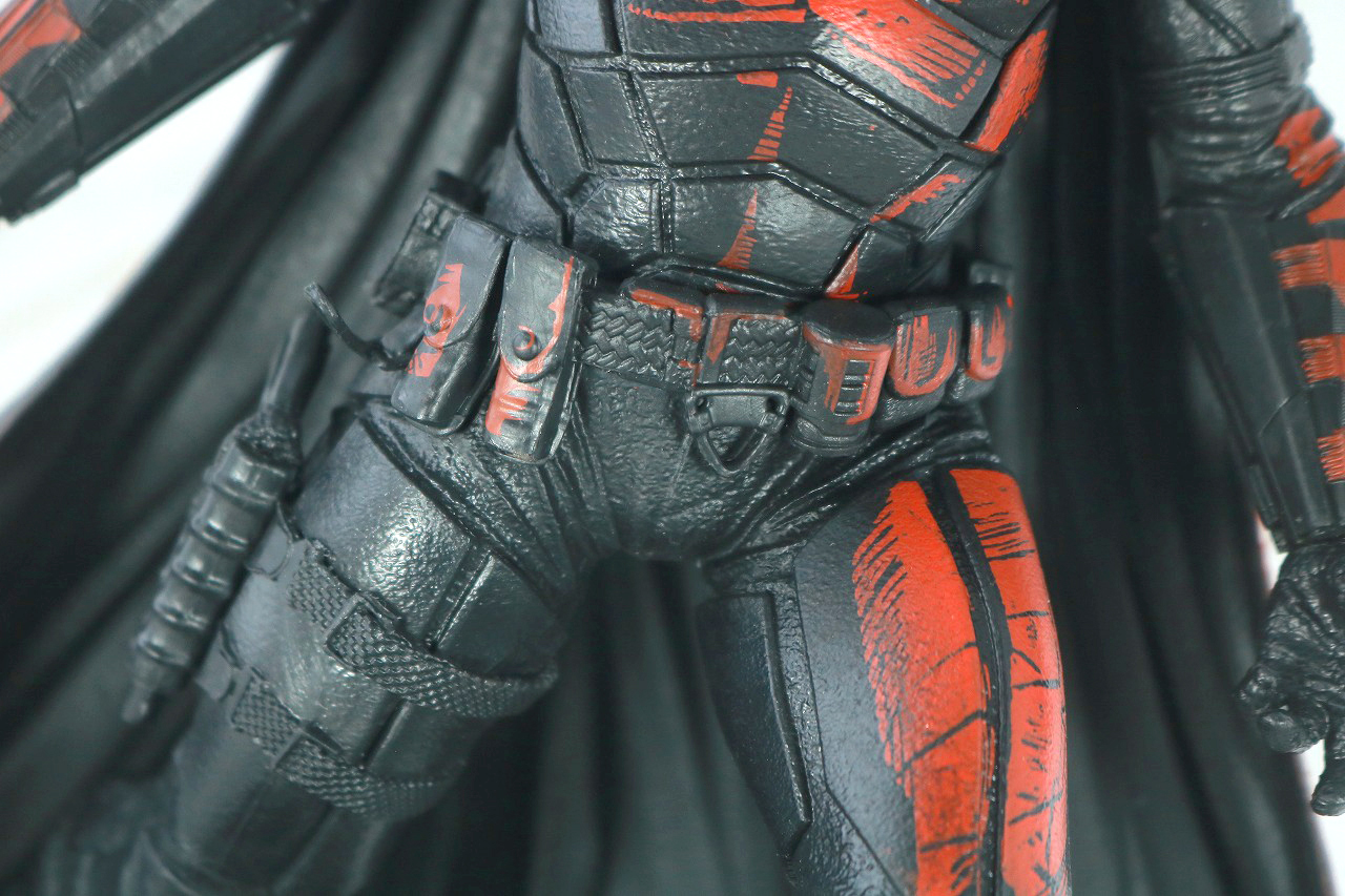 DCマルチバース ポーズド・スタチュー　バットマン（『ザ・バットマン』） コミック版　本体