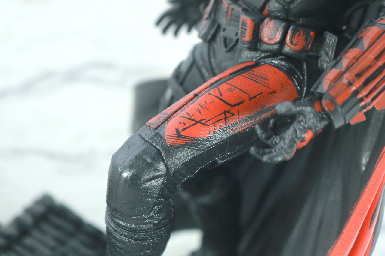 DCマルチバース ポーズド・スタチュー　バットマン（『ザ・バットマン』） コミック版　本体