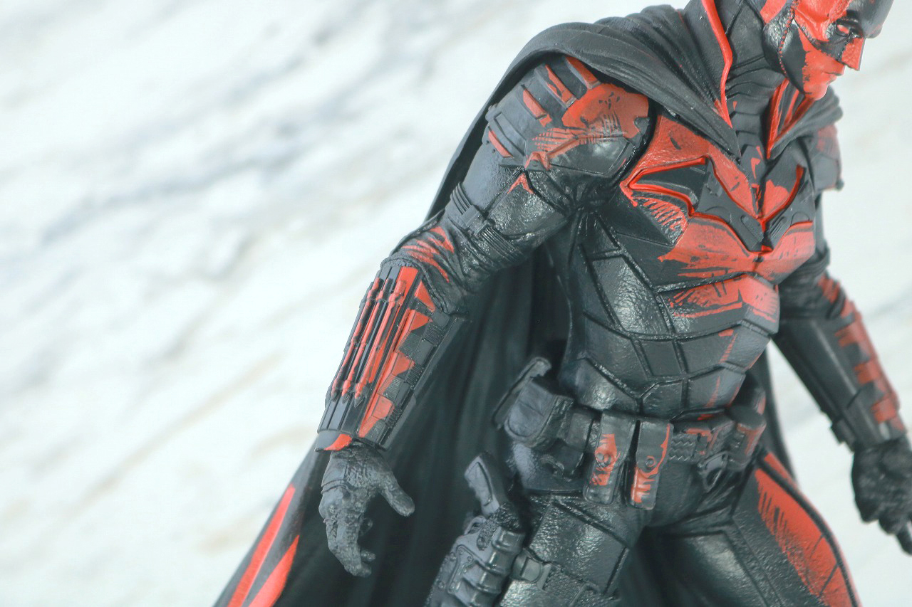 DCマルチバース ポーズド・スタチュー　バットマン（『ザ・バットマン』） コミック版　本体