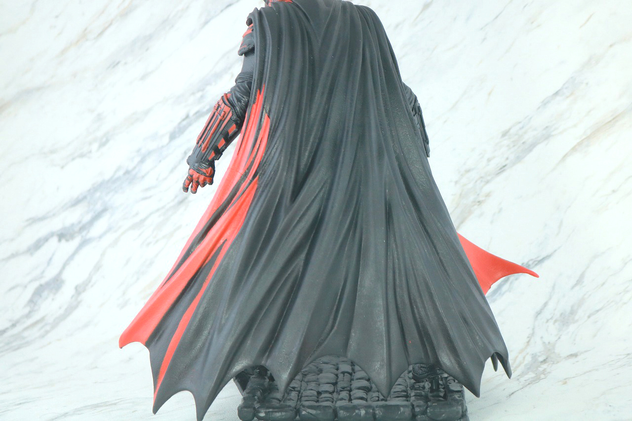 DCマルチバース ポーズド・スタチュー　バットマン（『ザ・バットマン』） コミック版　本体