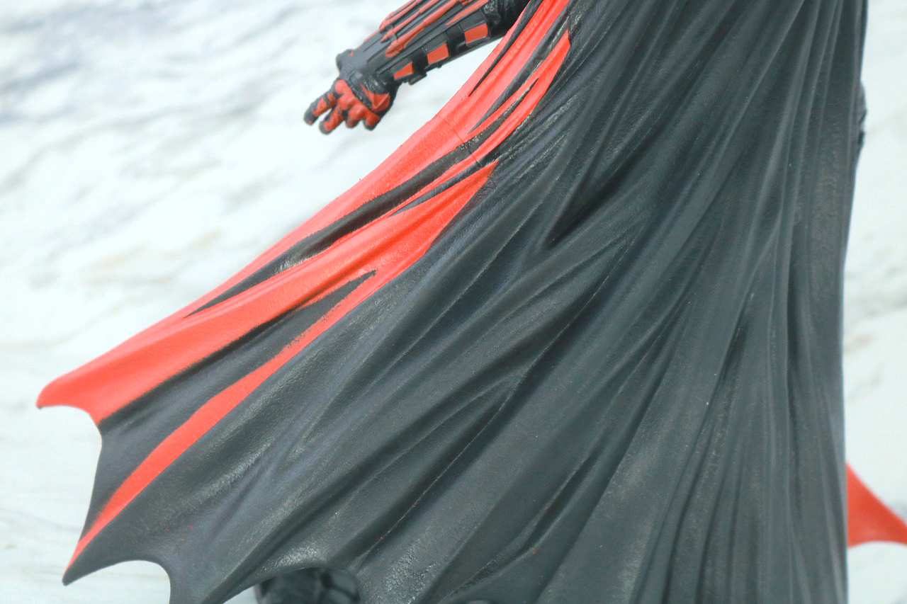 DCマルチバース ポーズド・スタチュー　バットマン（『ザ・バットマン』） コミック版　本体