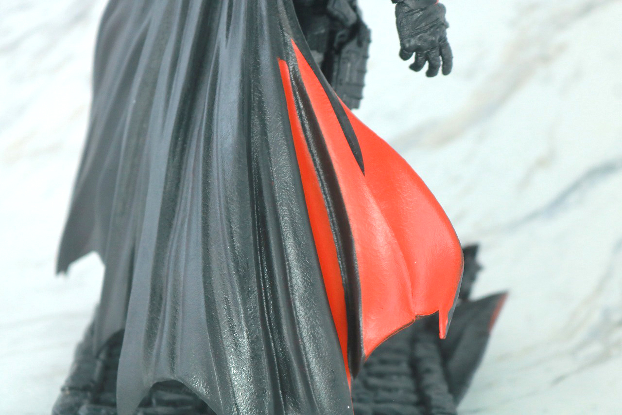 DCマルチバース ポーズド・スタチュー　バットマン（『ザ・バットマン』） コミック版　本体