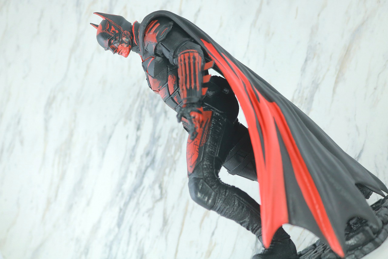 DCマルチバース ポーズド・スタチュー　バットマン（『ザ・バットマン』） コミック版　アクション