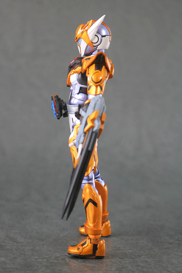 S.H.フィギュアーツ　仮面ライダーバルキリー　ジャスティスサーバル　レビュー　本体