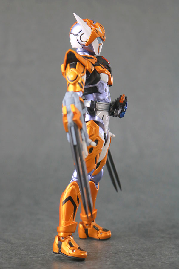 S.H.フィギュアーツ　仮面ライダーバルキリー　ジャスティスサーバル　レビュー　本体