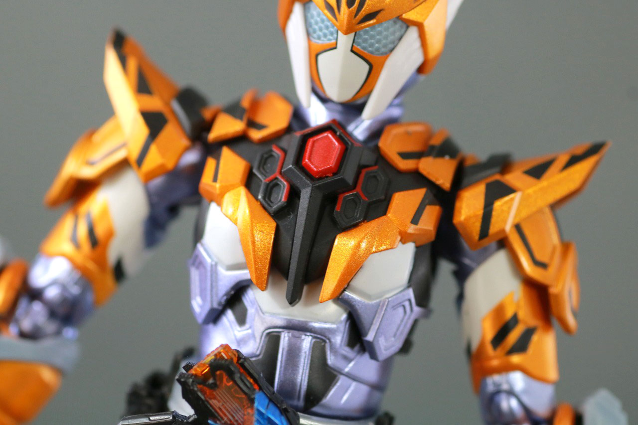 S.H.フィギュアーツ　仮面ライダーバルキリー　ジャスティスサーバル　レビュー　本体