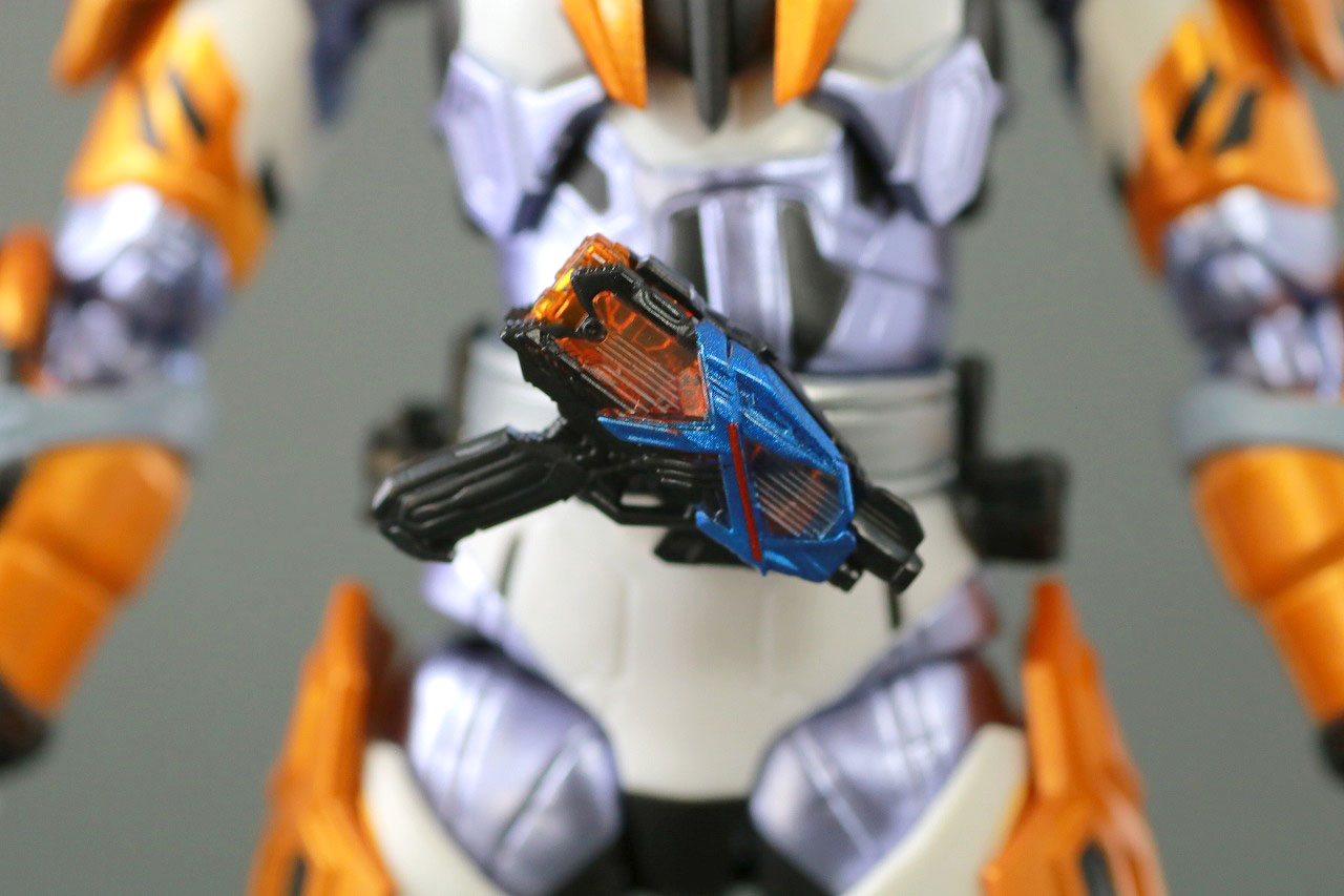 S.H.フィギュアーツ　仮面ライダーバルキリー　ジャスティスサーバル　レビュー　本体