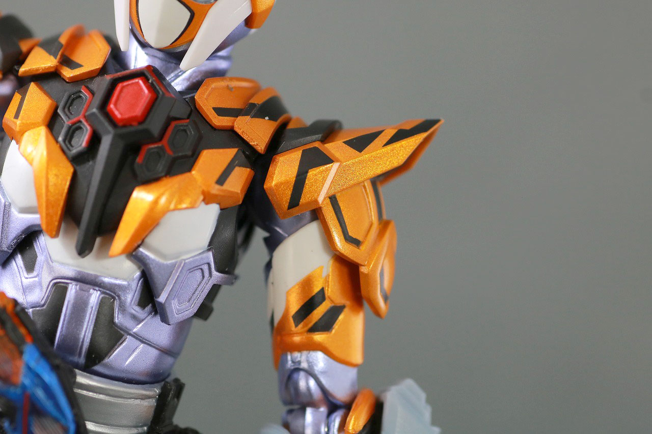 S.H.フィギュアーツ　仮面ライダーバルキリー　ジャスティスサーバル　レビュー　本体