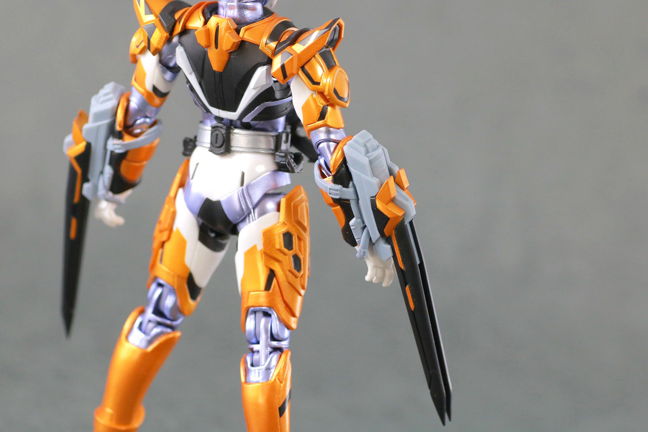 S.H.フィギュアーツ　仮面ライダーバルキリー　ジャスティスサーバル　レビュー　本体