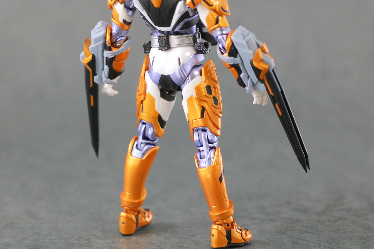 S.H.フィギュアーツ　仮面ライダーバルキリー　ジャスティスサーバル　レビュー　本体