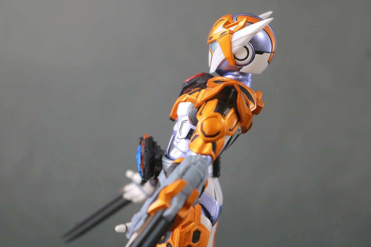 S.H.フィギュアーツ　仮面ライダーバルキリー　ジャスティスサーバル　レビュー　可動範囲