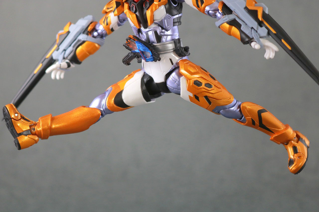 S.H.フィギュアーツ　仮面ライダーバルキリー　ジャスティスサーバル　レビュー　可動範囲