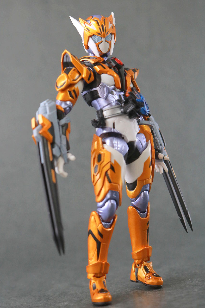 S.H.フィギュアーツ　仮面ライダーバルキリー　ジャスティスサーバル　レビュー　アクション