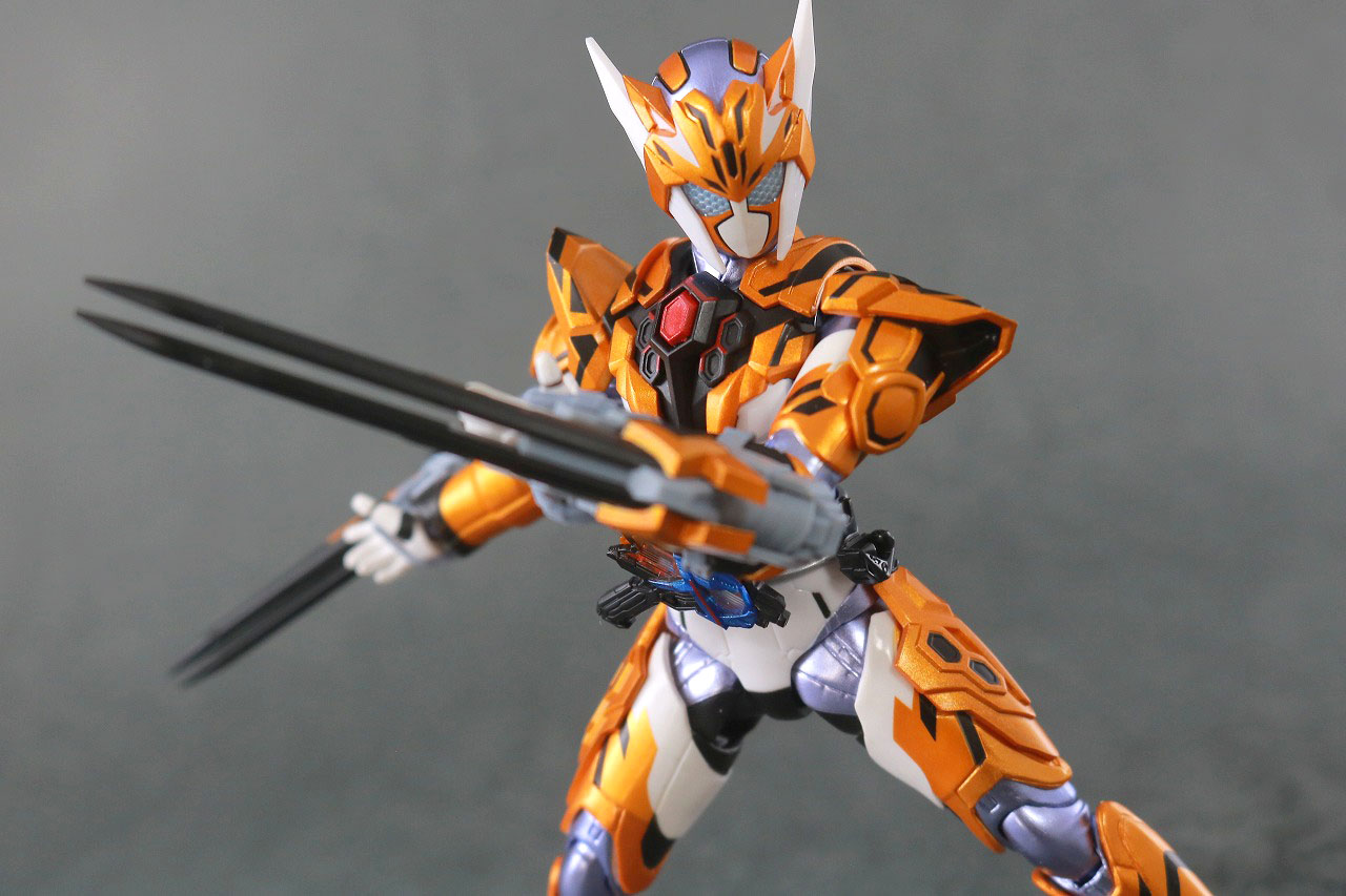 S.H.フィギュアーツ　仮面ライダーバルキリー　ジャスティスサーバル　レビュー　アクション