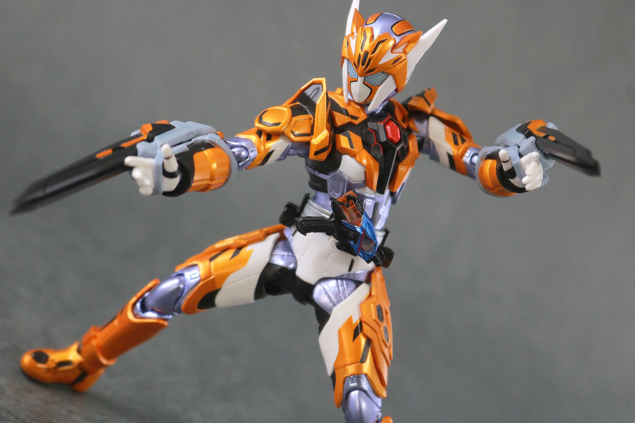 S.H.フィギュアーツ　仮面ライダーバルキリー　ジャスティスサーバル　レビュー　アクション